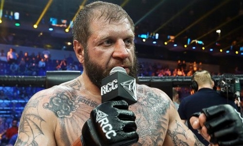 «Мальчика, что ли, нашёл на слабо разводить?» Шлеменко жёстко ответил Емельяненко. Видео