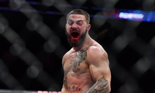 «Не играйте с огнем!» Известный боец UFC нокаутировал незнакомца на улице и опубликовал видео