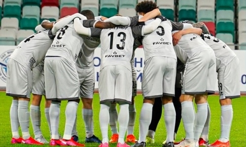 «Мы играем за весь мир». Европейский клуб казахстанского футболиста провел трогательную акцию. Фото