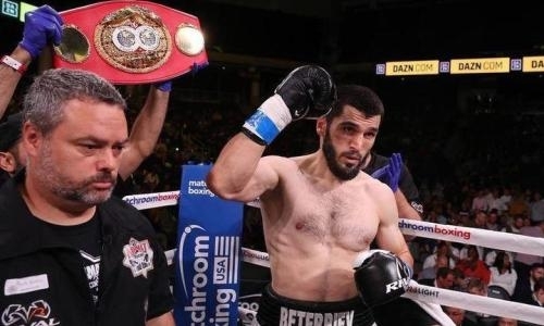 «Это мне здорово помогло». Российского чемпиона мира по двум версиям обещают лишить титула