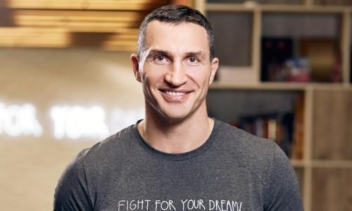 «Важно оставаться гибким физически и ментально». Владимир Кличко призвал всех сидеть дома. Видео