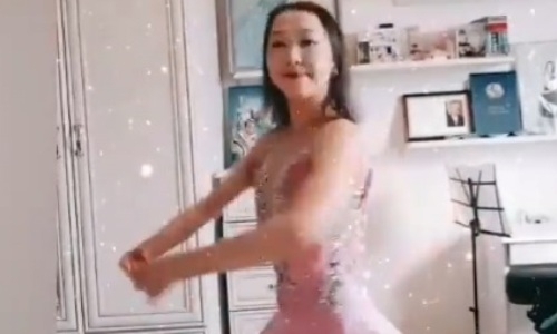 Казахстанская фигуристка Турсынбаева показала сказочное видео. На нем она, как принцесса из мультфильма