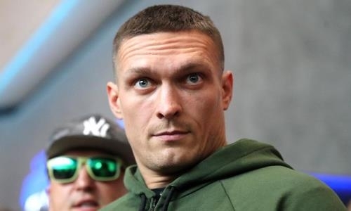 Усик назвал своих хейтеров «нытиками» и объяснил причину их ненависти