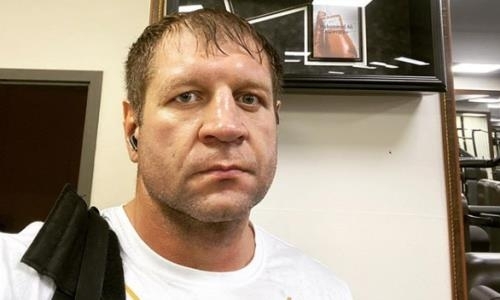 Александр Емельяненко намекнул на нежелание тренироваться. Фото