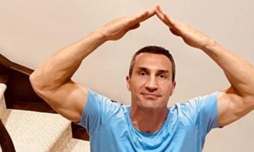 «Шутки в сторону». Знаменитый уроженец Казахстана запустил карантинный челлендж. Видео