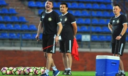 Главный тренер «Пахтакора» сбежал от коронавируса на частном самолете через Казахстан