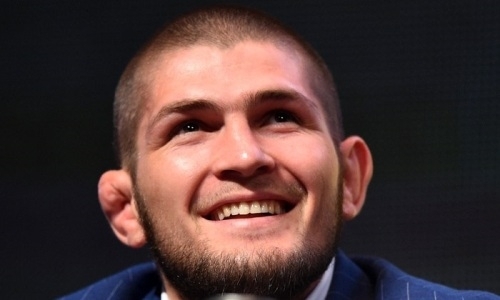 «Как найдёте рейс, не забудьте набрать Путину». Менеджер Нурмагомедова знатно затравил UFC