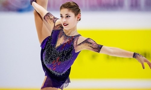 Ученица тренера Турсынбаевой выполнила сложный элемент из фигурного катания на паркете. Видео