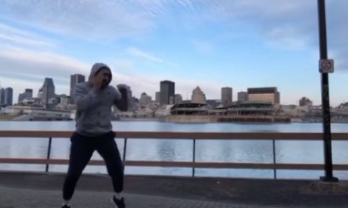 Садриддин Ахмедов показал видео боя с тенью в опустевшем городе