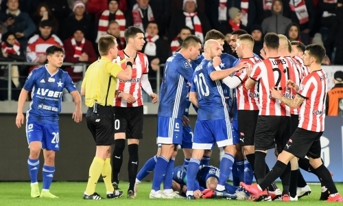 «Они ничего не могут сделать». Европейский клуб игрока сборной Казахстана погряз в долгах