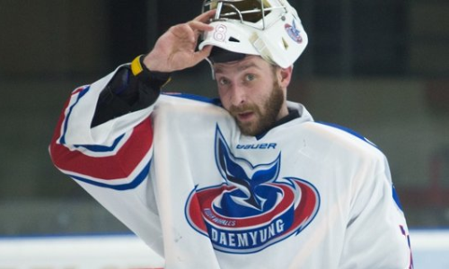 «Мне пришлось...». Бывший голкипер «Барыса» и сборной РК отказался от казахстанского гражданства и отправился в «ад»