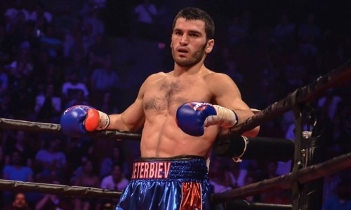 «Я уже запарился, что меня путают с Хабибом». Чемпион мира по боксу выразил недовольство