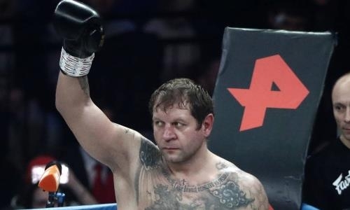 Емельяненко сообщил новости о дате следующего боя и обратился к болельщикам. Видео