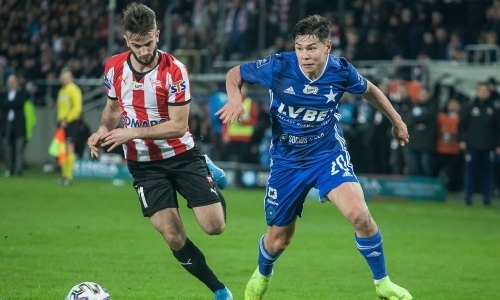 «Взвесили все „за“ и „против“». Футболист сборной Казахстана решил не возвращаться на родину