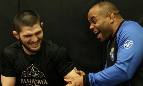 «Хабиб бы такого не сделал». Звездный партнер Нурмагомедова по залу восхитился Фергюсоном