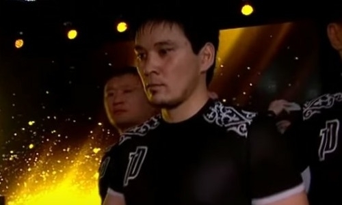 «Отец был злой». Побеждающий только нокаутами казахстанский профи рассказал о своем пути в боксе