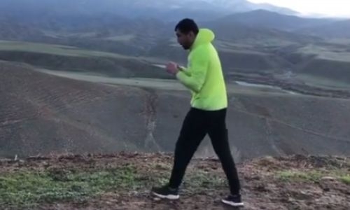 Чемпион WBA, WBC и WBO из Казахстана нашел безопасное место для тренировок на карантине. Видео