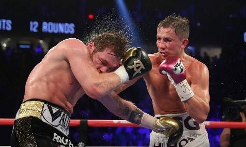 «Нельзя игнорировать». Головкина предупредили о фатальных последствиях отказа от третьего боя с «Канело»