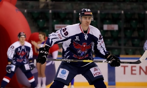 Клуб конференции «Барыса» продлил контракт с нападающим. У него ноль матчей в минувшем сезоне КХЛ