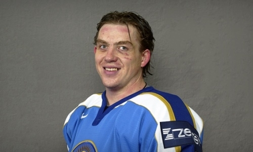 «Чуть ли не вся команда состоит из непонятных иностранных фамилий». Задрафтованный в НХЛ казахстанец — о ситуации в сборной и своей карьере