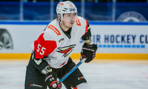 Принципиальный соперник «Барыса» отпустил защитника к конкуренту на двухлетний контракт