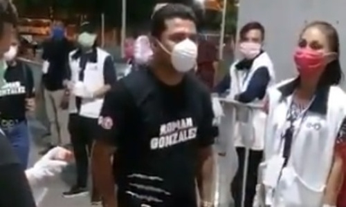 В маске и с полной дезинфекцией. Бывший король P4P-рейтинга посетил скромный турнир. Видео