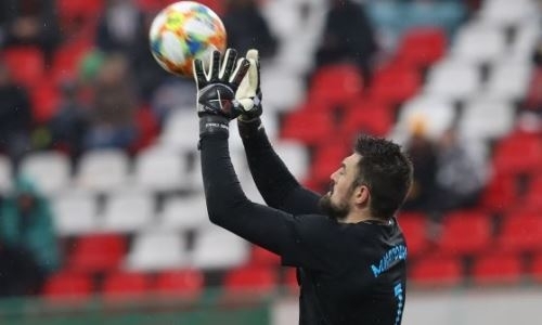 Казахстанским клубам интересен вратарь сборной. Он расстается с футбольным грандом одной из стран Европы