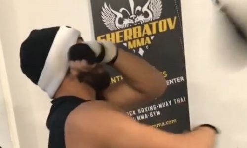 Казахстанский нокаутер с титулами WBC продолжает тренировки в Канаде. Видео