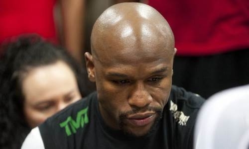 Мэйвезер впервые после потери близких обратился к миру и рассказал о своей миссии. Эмоциональное видео