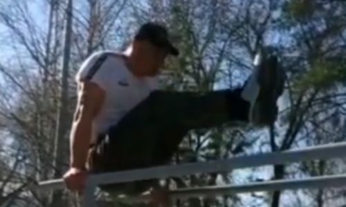 Непобежденный казахстанский супертяж показал видео уличных тренировок