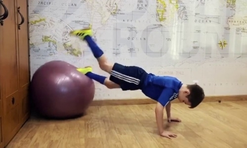 Как поддерживают форму во время карантина юные воспитанники «Астаны»