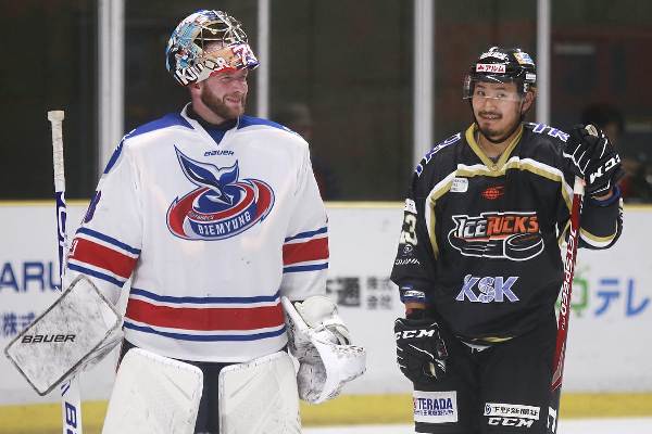 «Мне пришлось...». Бывший голкипер «Барыса» и сборной РК отказался от казахстанского гражданства и отправился в «ад»