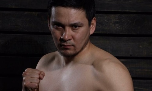 Казахстанский боксер узнал новую дату боя с опытным африканцем