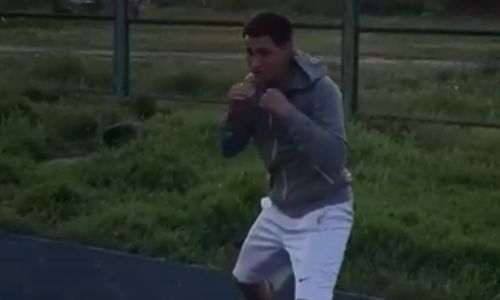 Небитый казахстанский боксер с 24 победами и титулом WBO показал видео боя с тенью