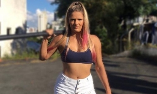 «Этот идиот думал, что мы беспомощны». Девушка-боец ММА помогла задержать извращенца