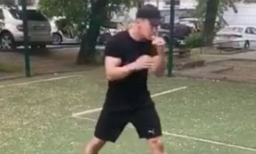 Непобежденный казахстанский боксер показал видео боя с тенью в рамках челленджа