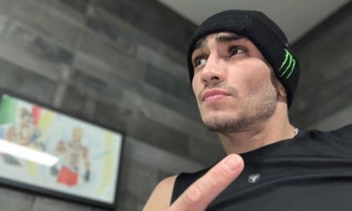 Тони Фергюсон заинтриговал фанатов новым фото из самолета