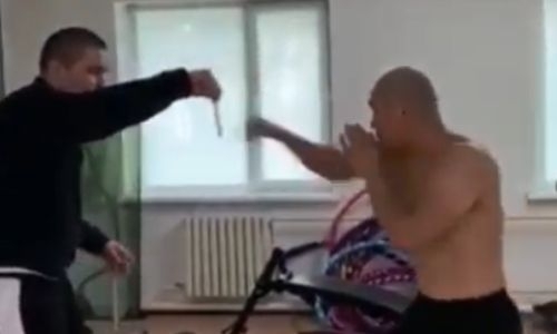 Непобежденный казахстанский боксер Толеш продолжает подготовку к возвращению на ринг. Видео