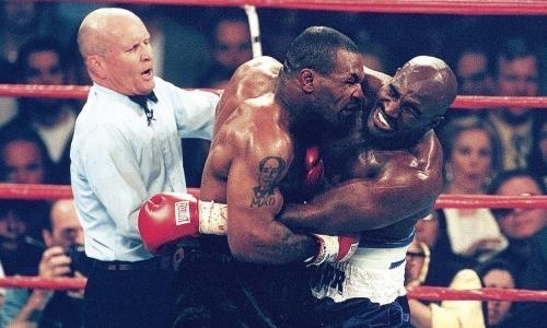 Быть трилогии Майк Тайсон — Эвандер Холифилд? Опубликовано интригующее фото