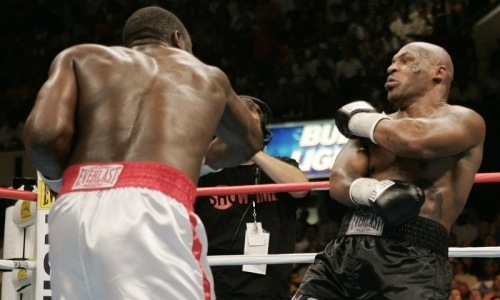 Сенсационно нокаутировавший Майка Тайсона боксер предложил легенде провести реванш