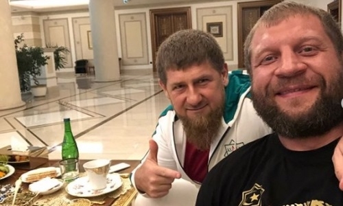 «На подготовке к бою с Минеевым, с Исмаиловым». Александр Емельяненко показал, с кем тренируется в «Ахмате». Видео