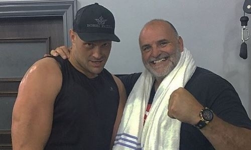 Отец Тайсона Фьюри бросил вызов Майку Тайсону. Он назвал сына в его честь