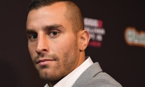 «Я уверен на 100%». Нокаутированный Головкиным боксер уже знает победителя третьего боя с «Канело»