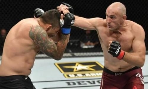 Российский тяжеловес победил Фабрисиу Вердума на турнире UFC 249. Видео