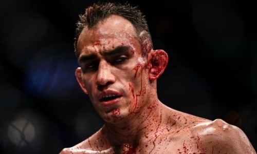 Фергюсон сенсационно нокаутом проиграл Гэтжи в поединке за титул UFC