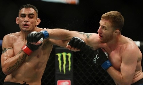 Стало известно, сколько дополнительно получили Фергюсон и Гэтжи за бой на UFC 249