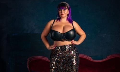 Украинская модель с 13-м размером груди решила стать профессиональной боксершей. Фото