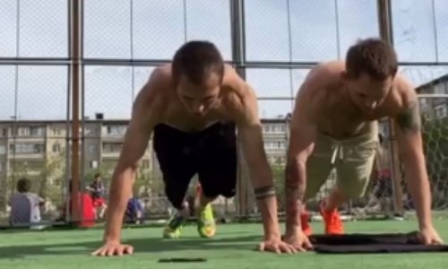 Непобежденный казахстанский боксер показал видео уличных тренировок