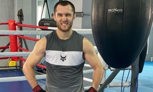 Потенциальный дебютант UFC из Казахстана показал свои тренировки на карантине. Видео