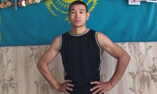 Небитый казахстанский боксер показал видео своего первого спарринга в профи